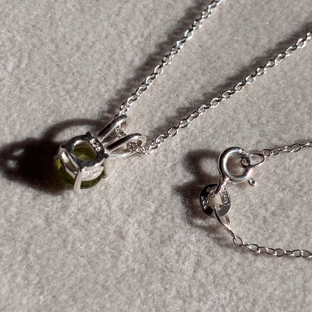 Collar piedra verde peridoto de plata 925